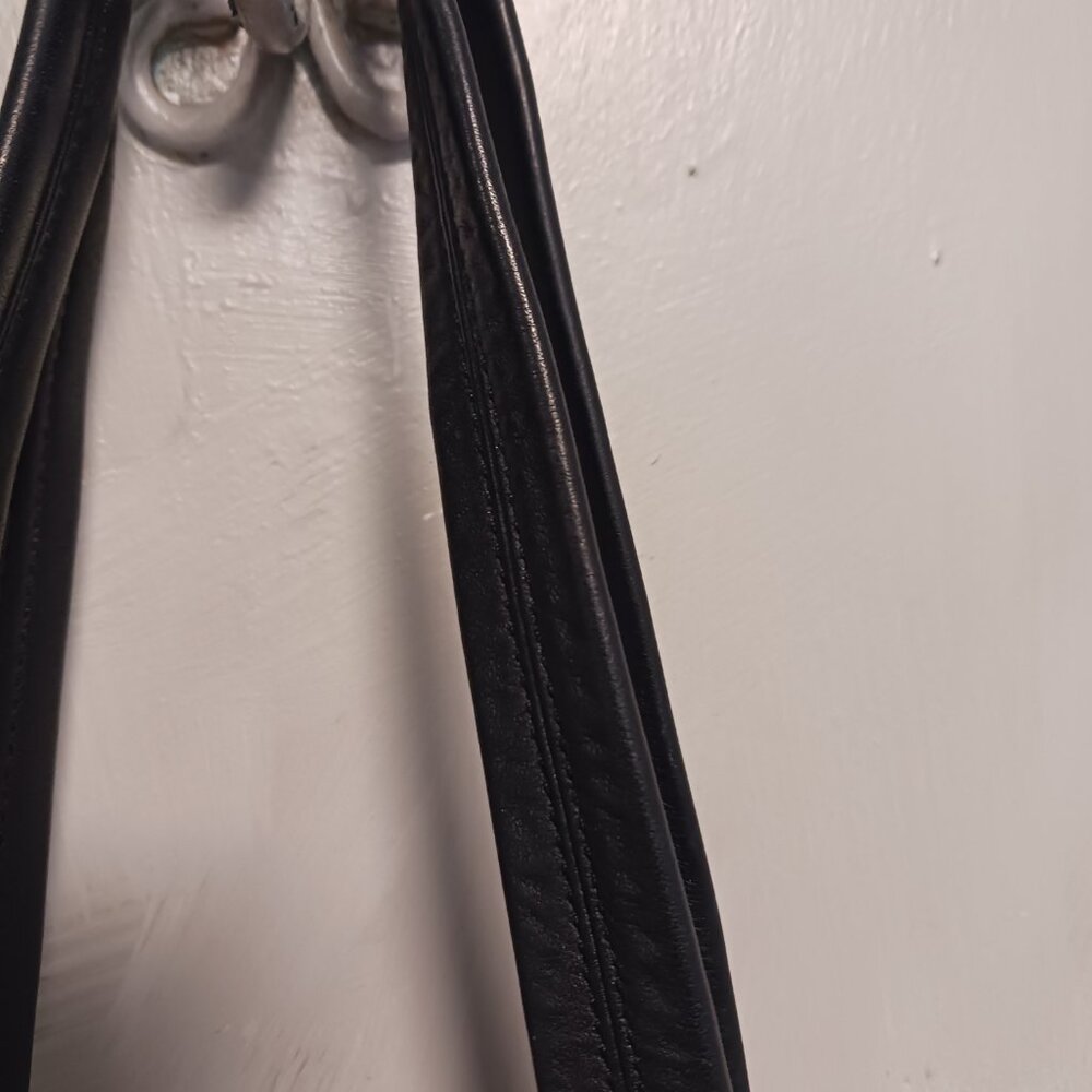 Stone Mountain Classic Leather Shoulder Bag - Picture 13 of 16